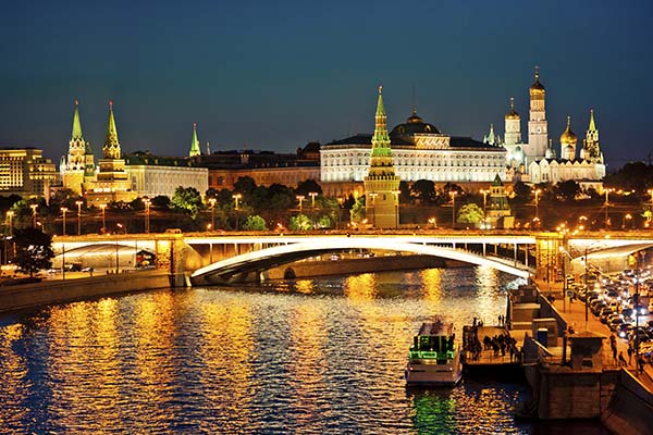 Russian-Moscow-Kremlin-and-Moscow-river-000056561768_web