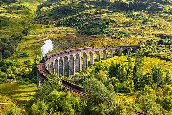 Scotland_Glenfinan_railway_600x400
