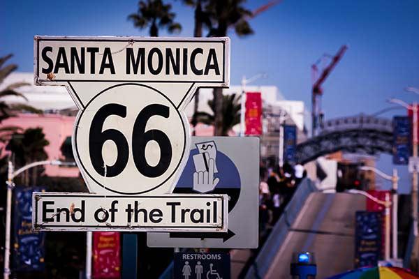 USA_Iconic-Route-66-End-of-Trail-Sign-at-Santa-Monica-Pier