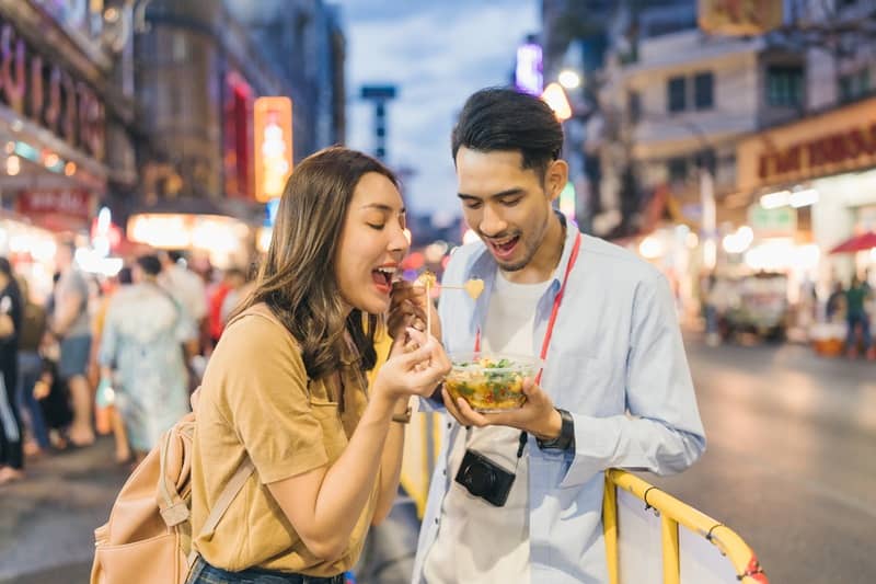Asian Couple Enjoy Thai Street Food Yaowarat Nightlife Exploration-cm
